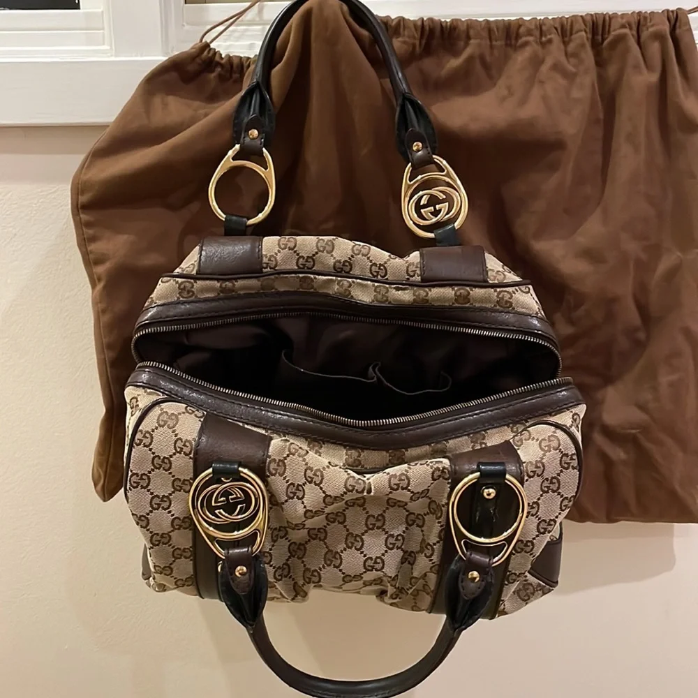 Gucci GG canvas Boston bag with brown and black leather and gold hardware. - Picture 2 of 10